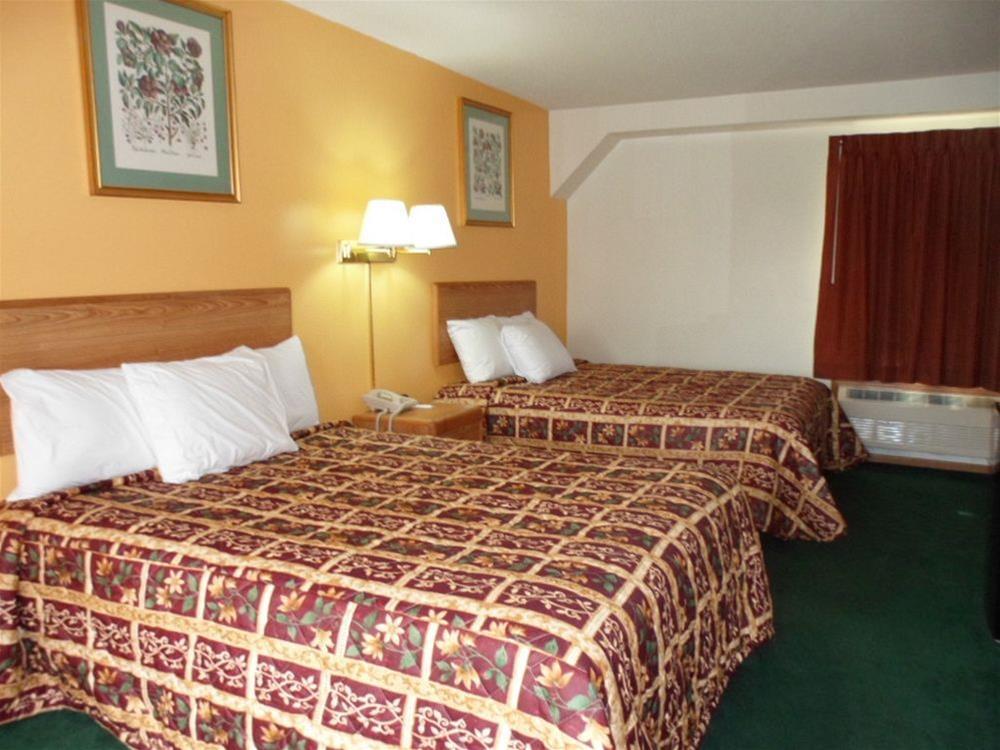 Rodeway Inn & Suites Austin Exterior photo